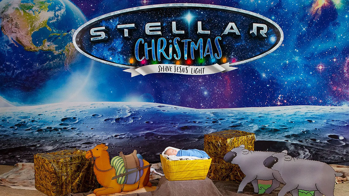 Stellar Christmas stage decorating sample